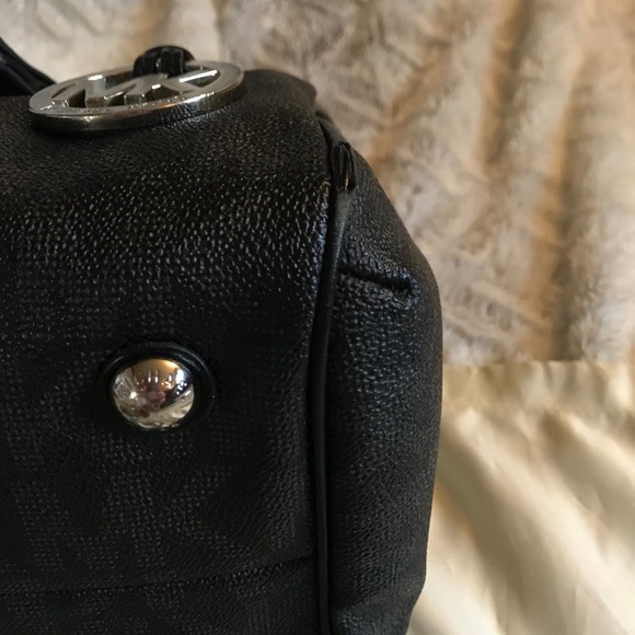 **SALE** Authentic Michael Kors large signature tote & wallet - Picture 4 of 12